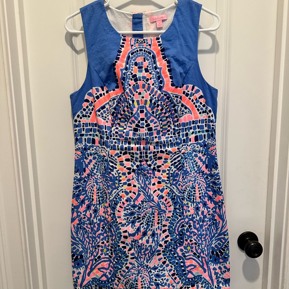 Lilly Pulitzer Blue Sheath Dress with Sleeveless Scoop Neck for Casual Wear